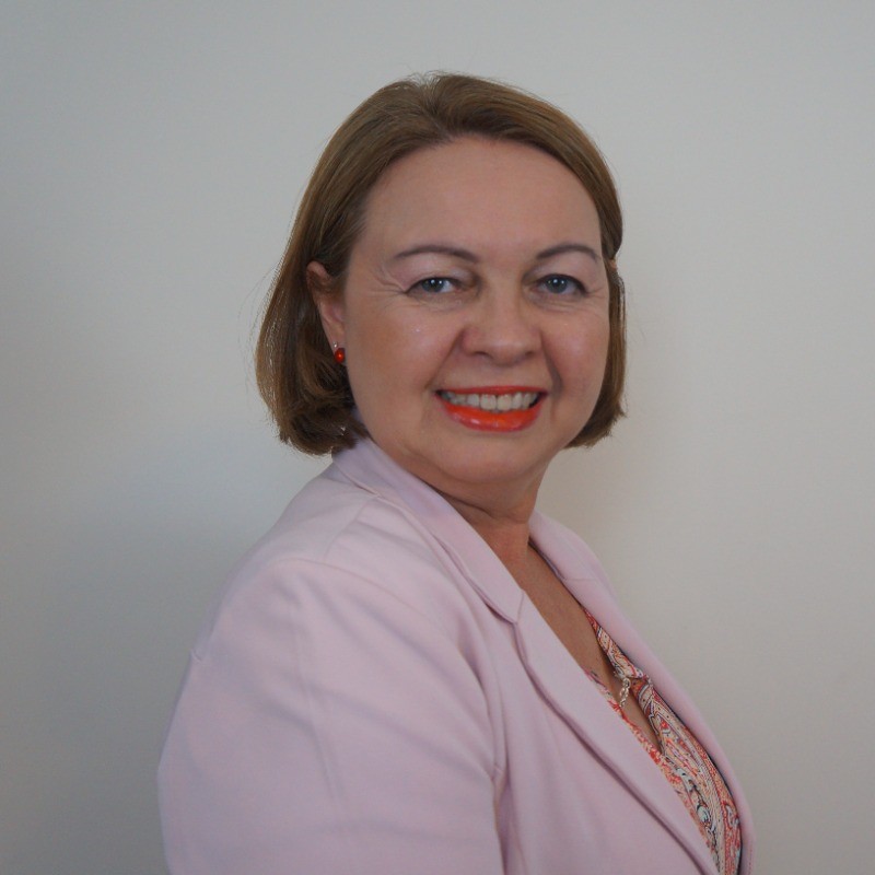 13:30 -   Lucimari Paggiossi